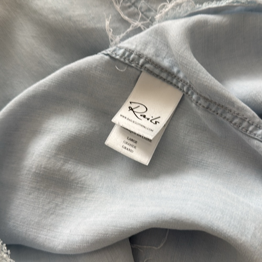 Rails Light Denim Chambray Button Down Shirt Large - image 4